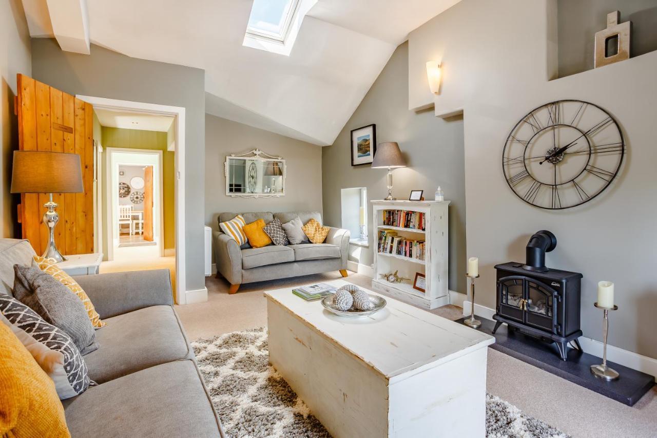 Broadrock Accommodation - Clock Cottage Чепстоу Екстериор снимка