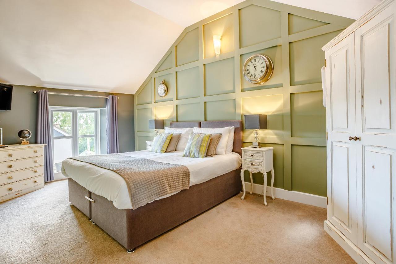 Broadrock Accommodation - Clock Cottage Чепстоу Екстериор снимка
