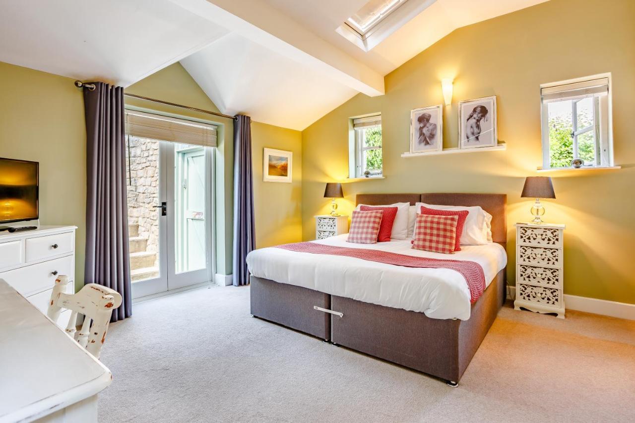 Broadrock Accommodation - Clock Cottage Чепстоу Екстериор снимка