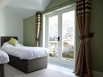 Broadrock Accommodation - Clock Cottage Чепстоу Екстериор снимка